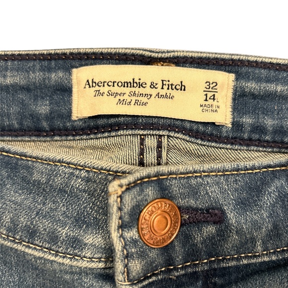 ABERCROMBIE & FITCH Mid-Rise Super Skinny Distressed Ankle Jean SIZE 14L - Picture 7 of 8